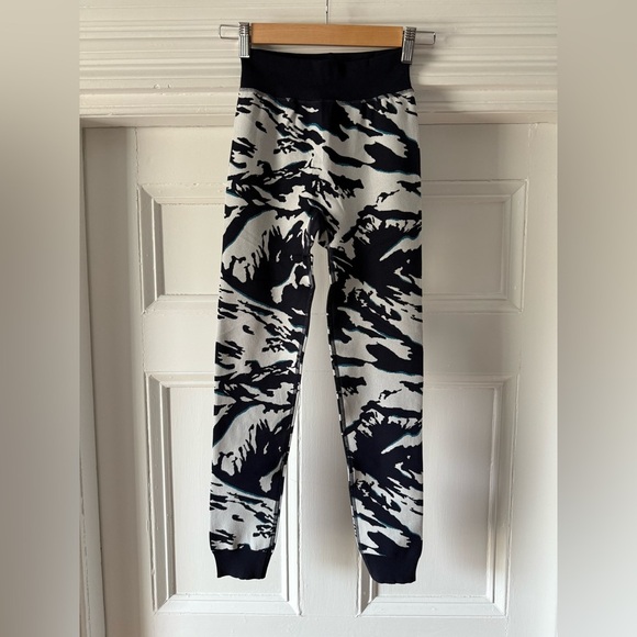 NWT Sweaty Betty Women’s Peaks Ski Base Layer Seamless Leggings Jacquard Blue XS - Picture 7 of 15